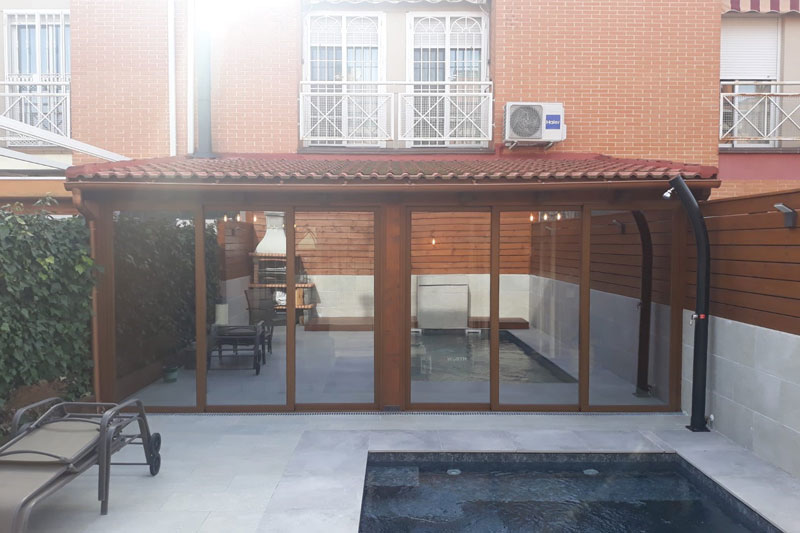 cerramiento de aluminio imitación madera