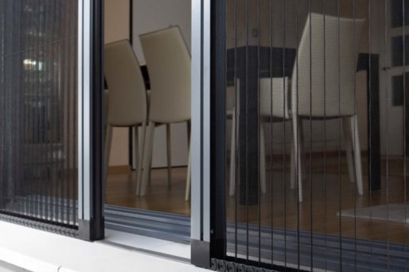 mosquiteras de puerta